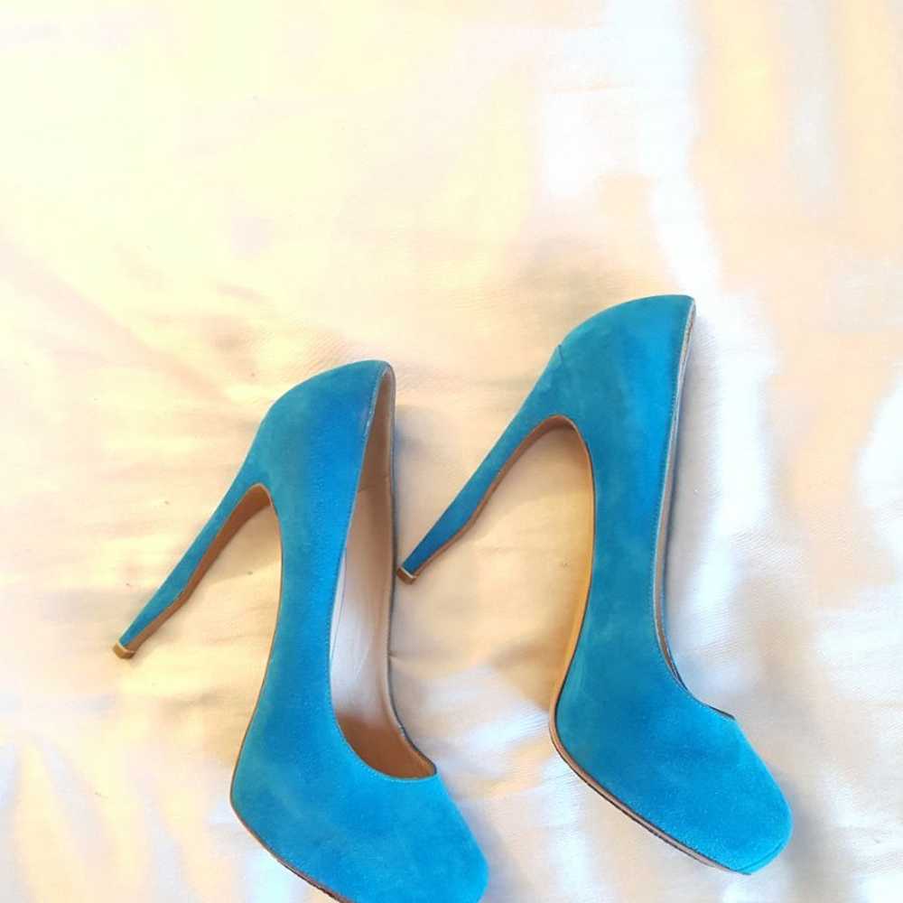 Suede Nicholas Kirkwood round-toe pumps - image 3