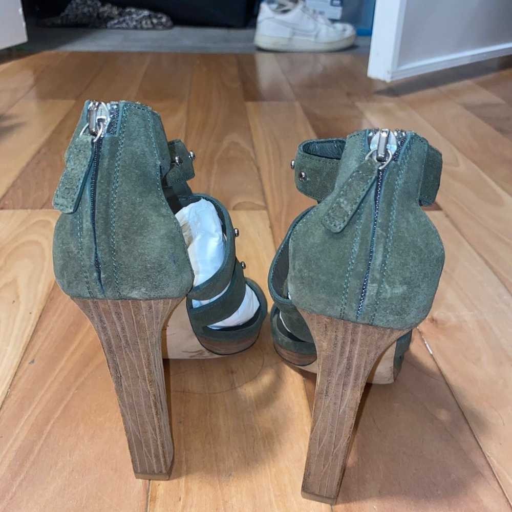 Gucci high heel pumps - image 3