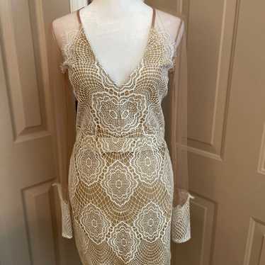 Luxxel nude & ivory bodycon lace & mesh v-neck min