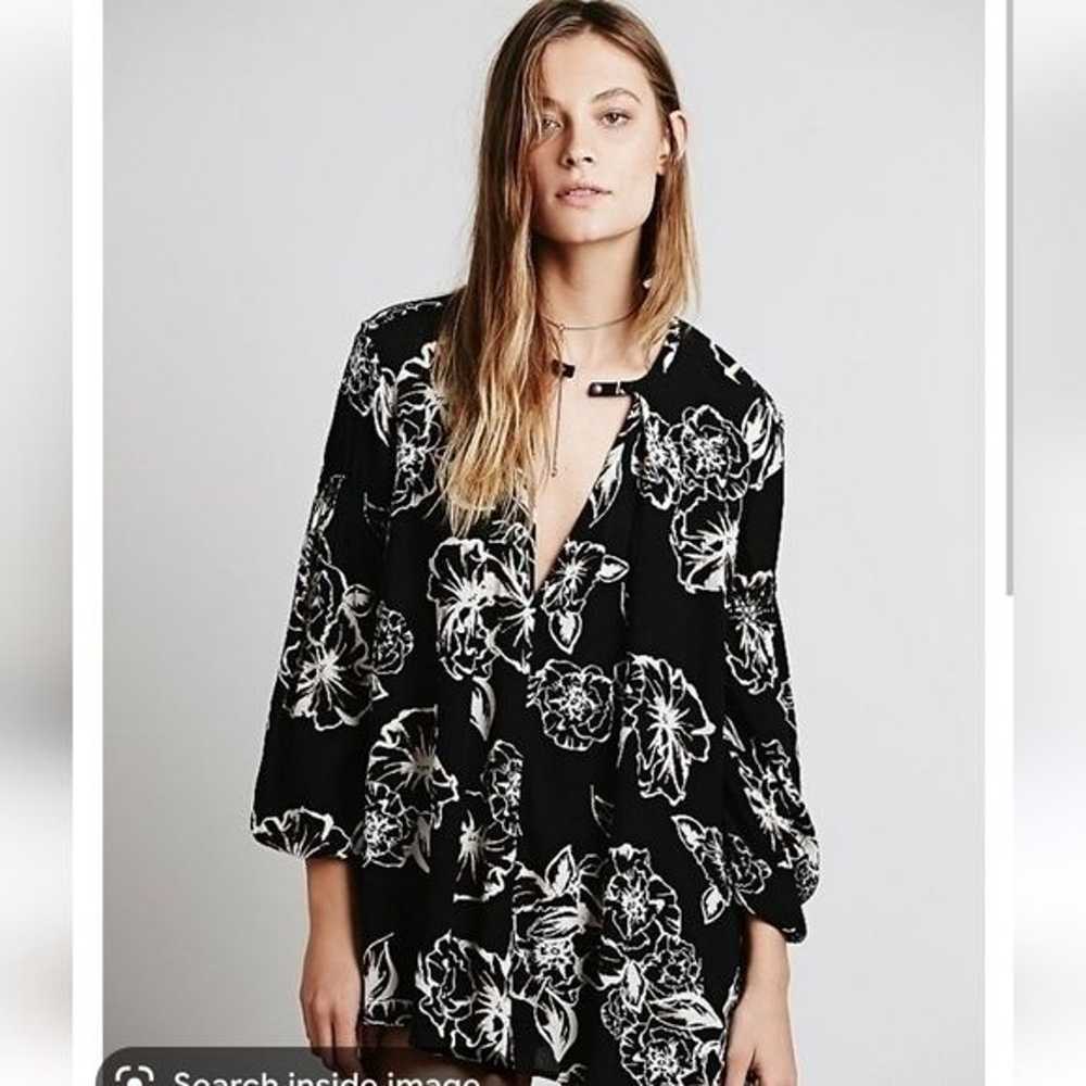 FREE PEOPLE  BLK WHITE FLORAL TUNIC SWING DRESS  … - image 2