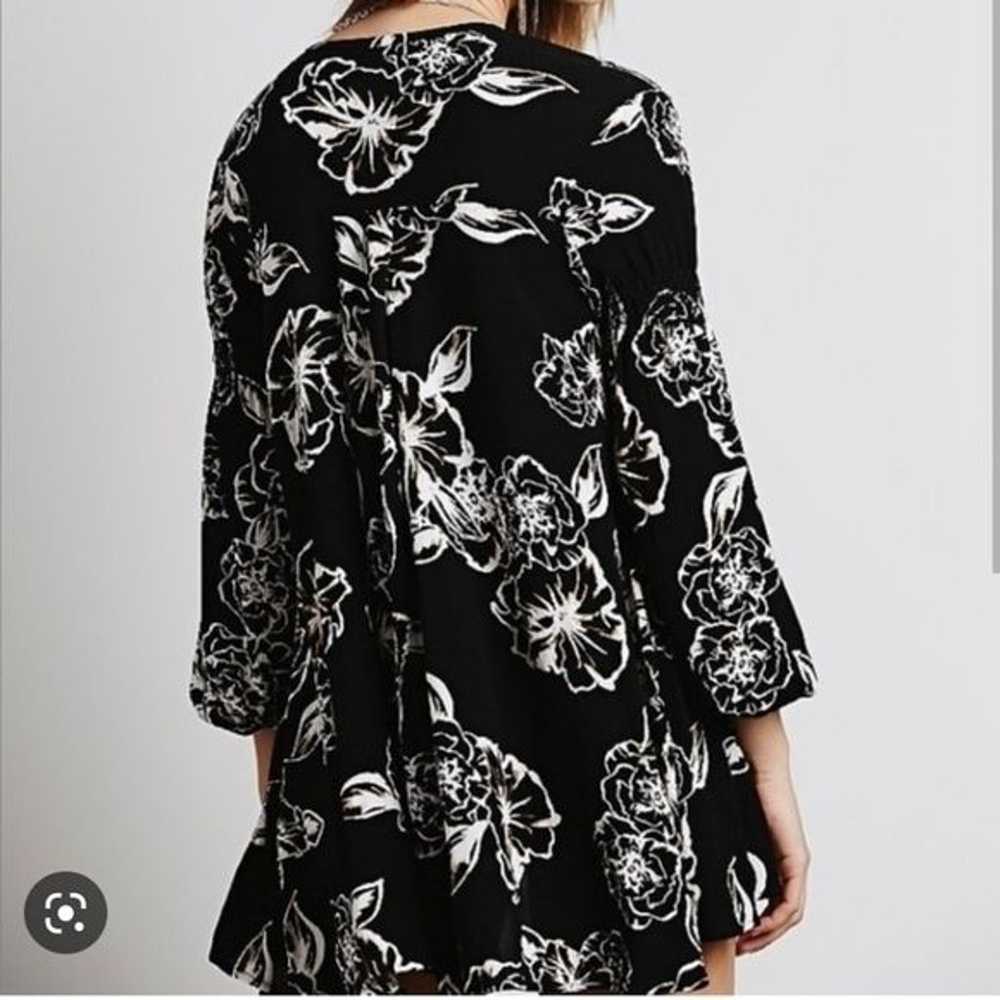 FREE PEOPLE  BLK WHITE FLORAL TUNIC SWING DRESS  … - image 3