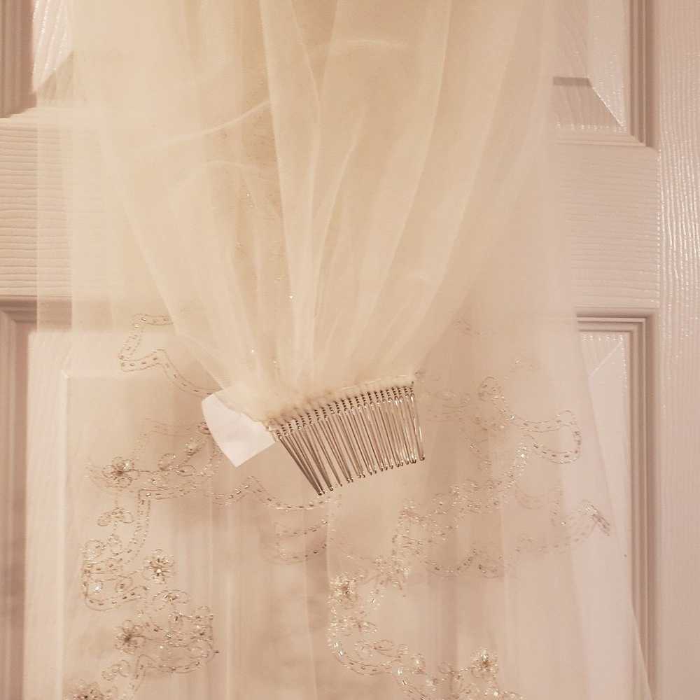 David's Bridal Jewel Wedding Dress, Veil size 14 - image 5