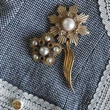 V I N T A G E G O L D & P E A R L B R O O C H - image 1