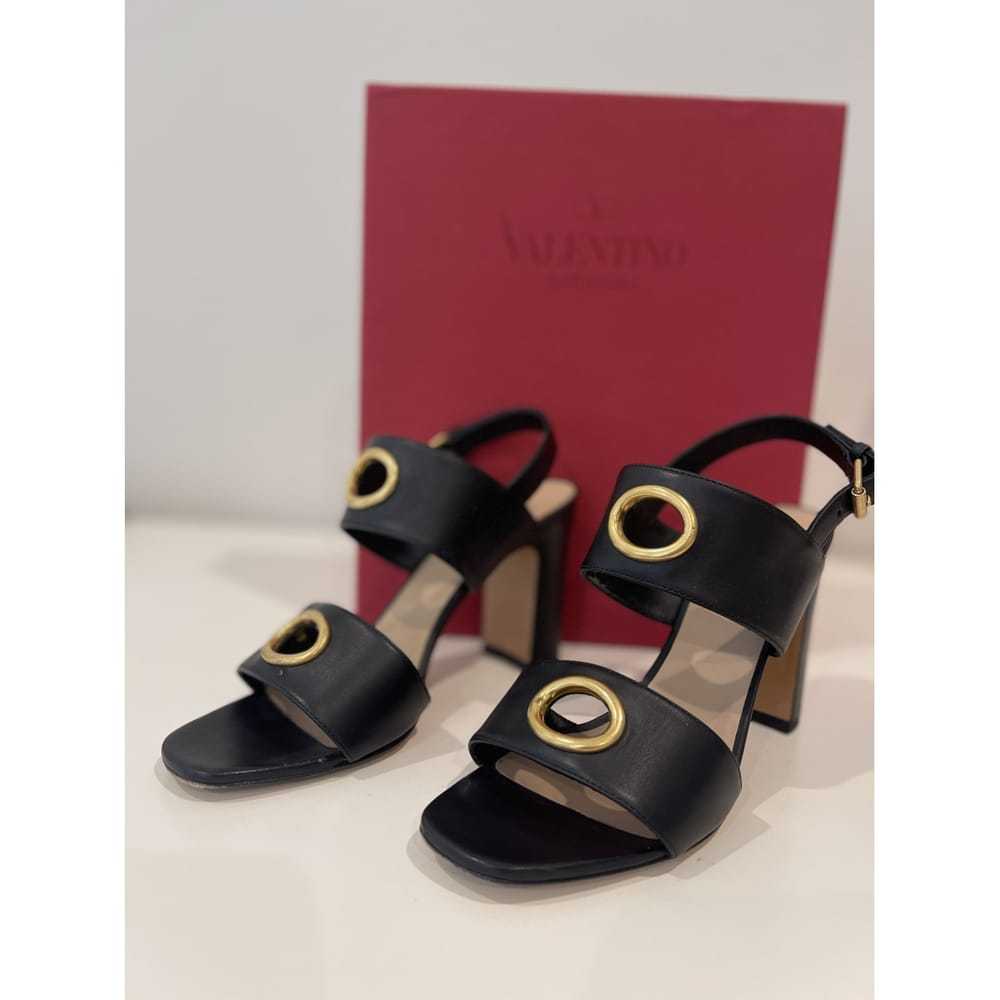 Valentino Garavani Vltn leather sandal - image 3