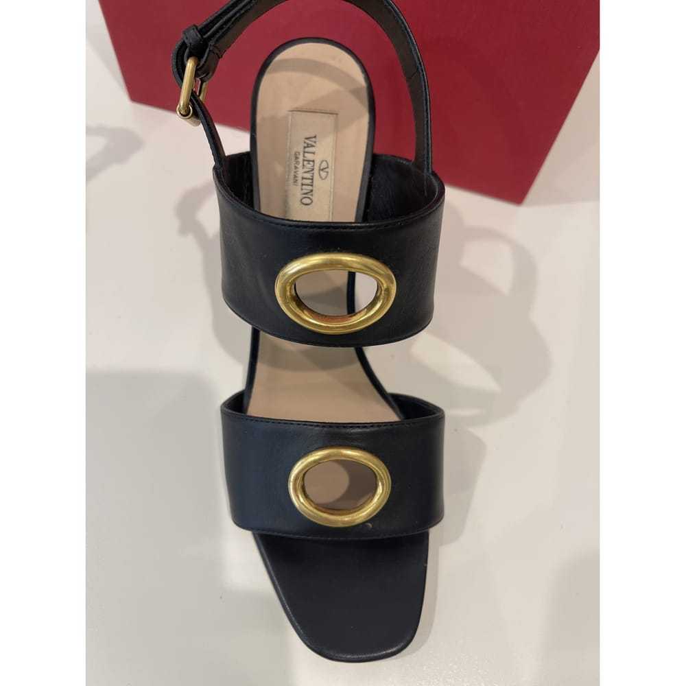 Valentino Garavani Vltn leather sandal - image 5