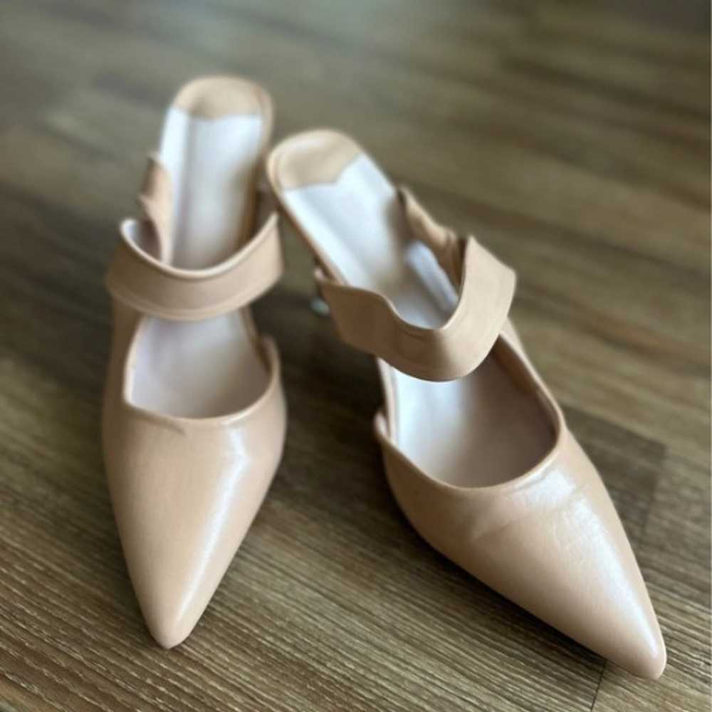 Creamy pink pointed toe heels - image 1