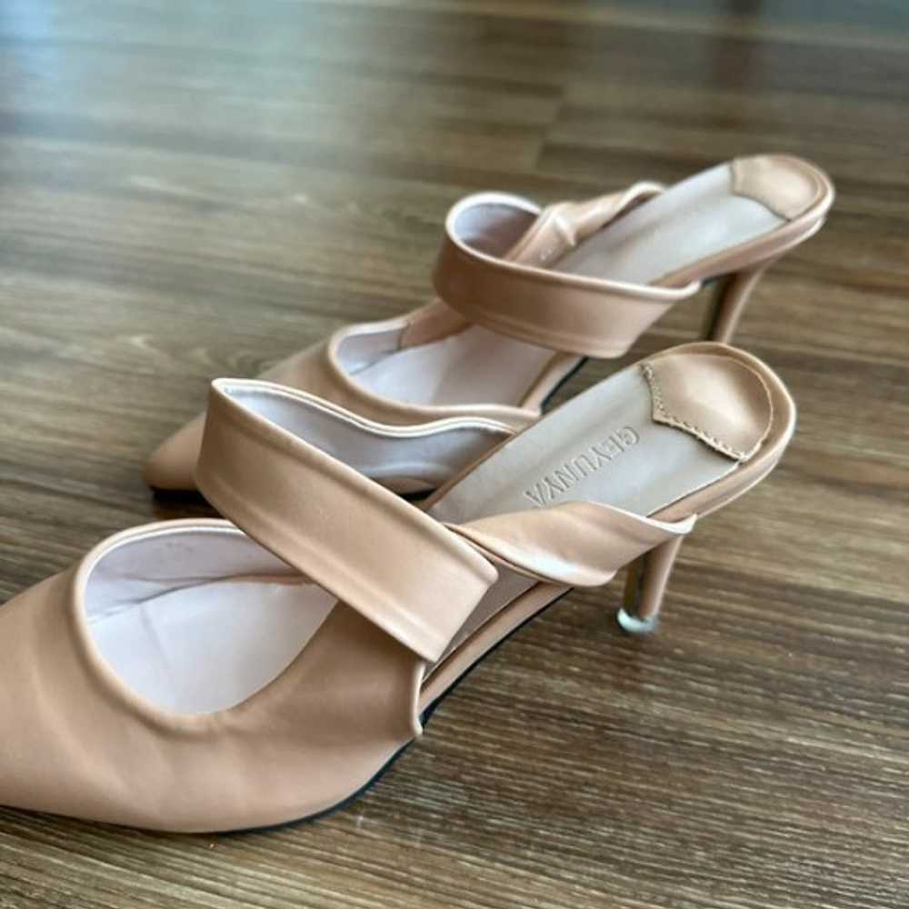 Creamy pink pointed toe heels - image 2