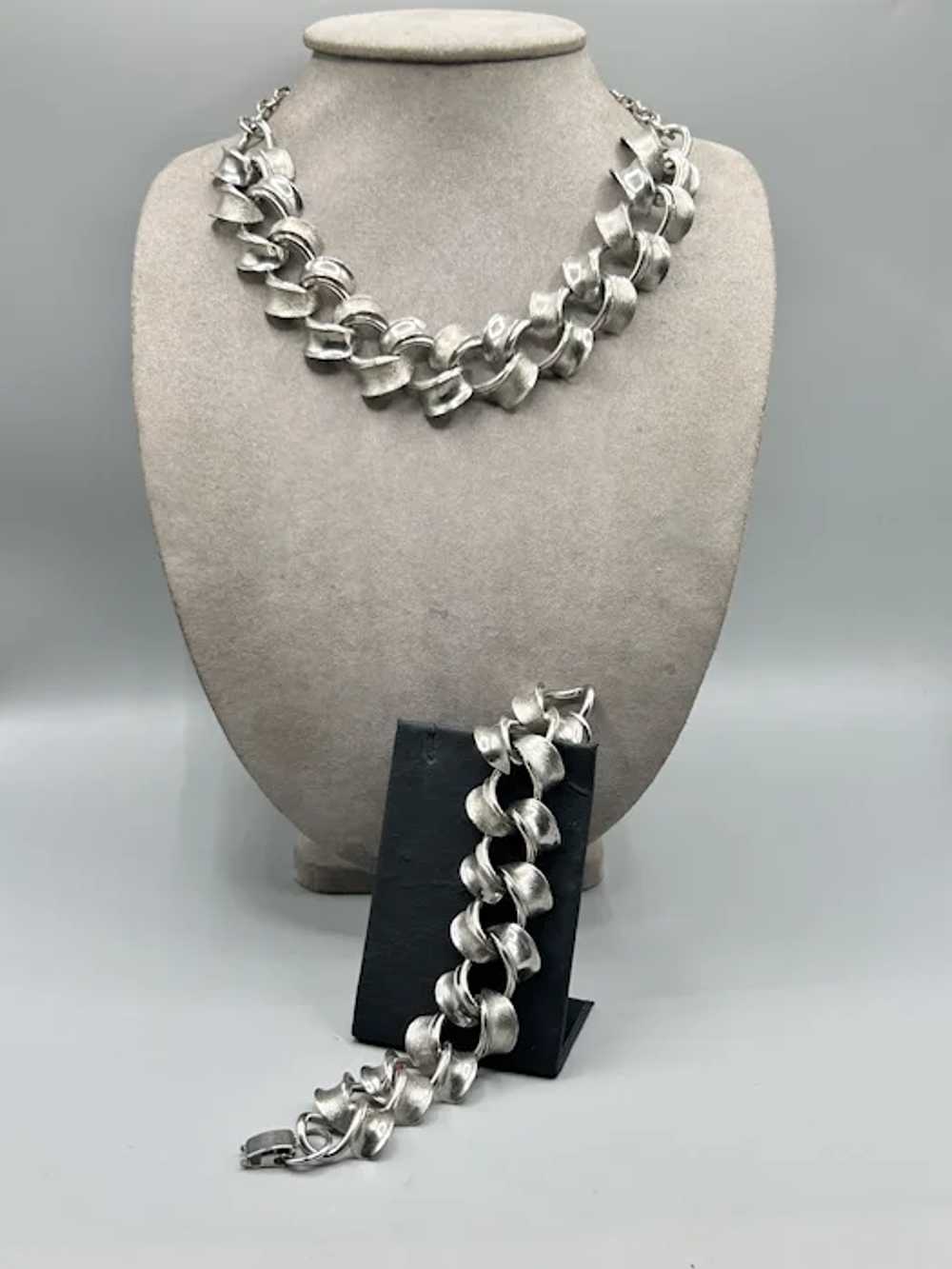 Vintage Set of Necklace and Bracelet Twisted Text… - image 2