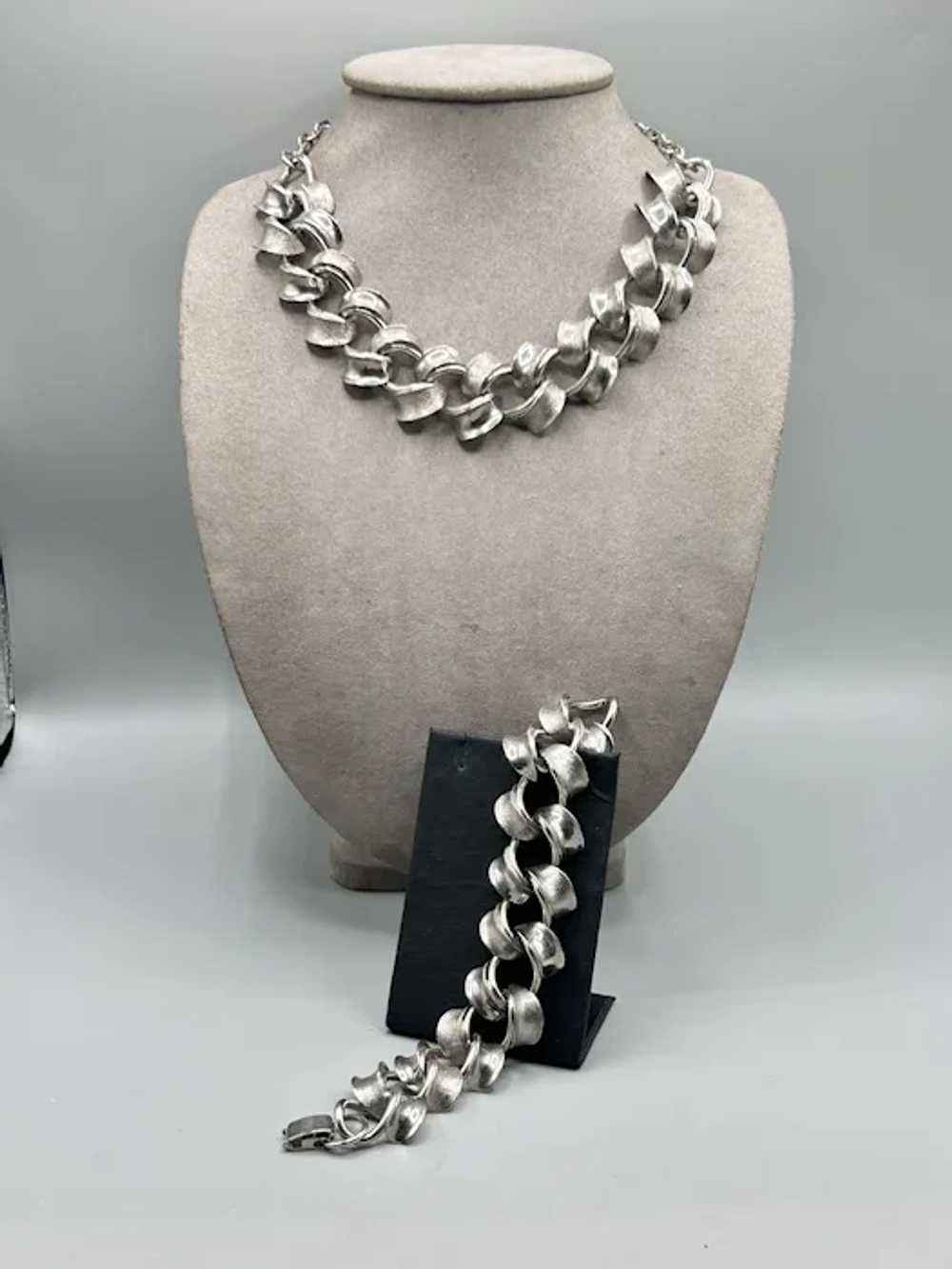 Vintage Set of Necklace and Bracelet Twisted Text… - image 3
