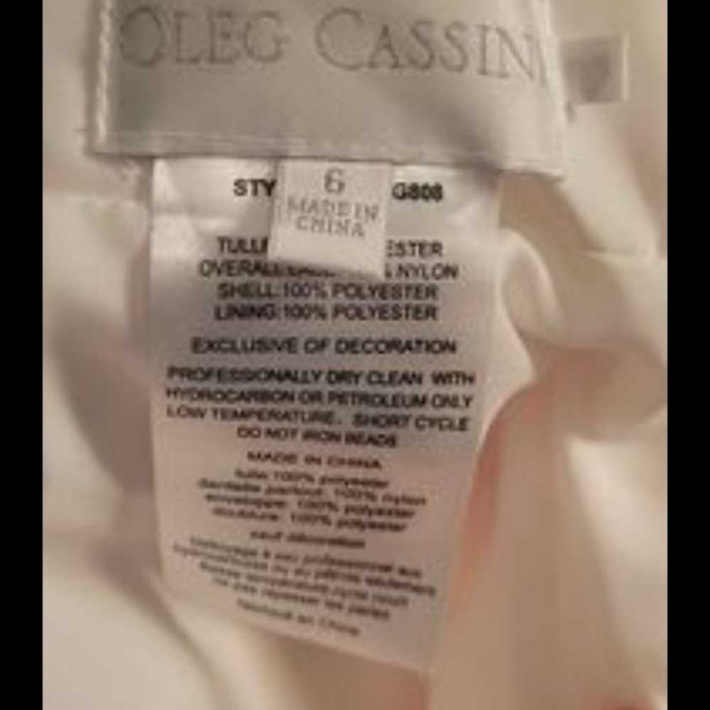 Oleg Cassini Couture Wedding dress - size 6 - image 3
