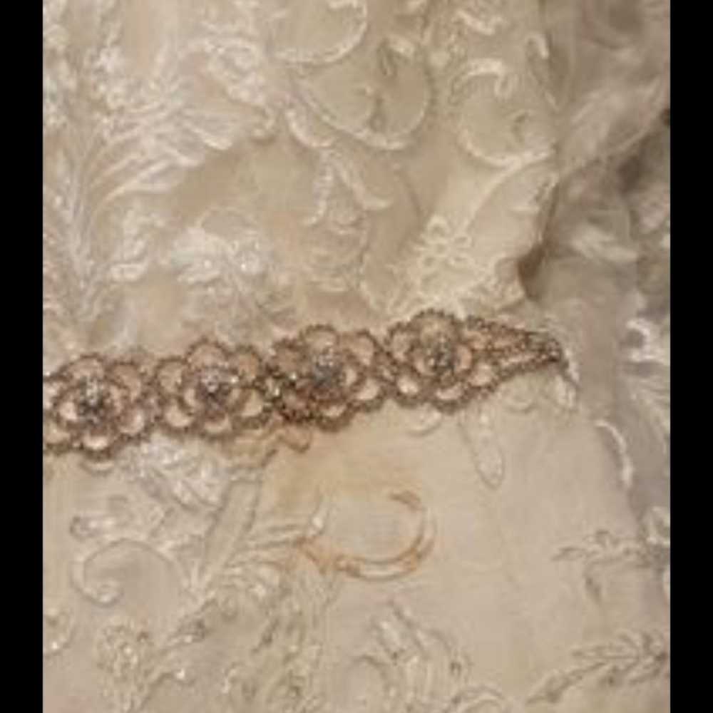 Oleg Cassini Couture Wedding dress - size 6 - image 4