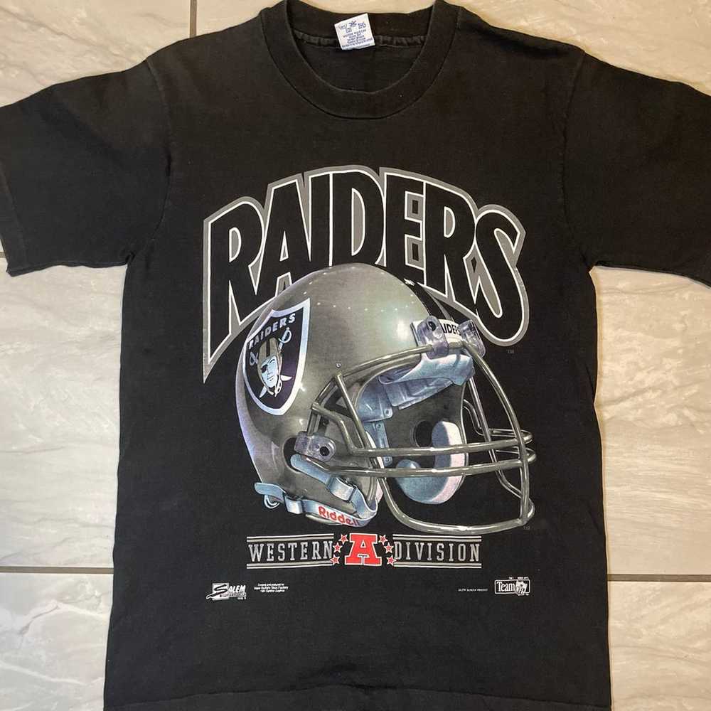 1992 Salem Oakland Raiders Helmet T-Shirt Size Me… - image 1