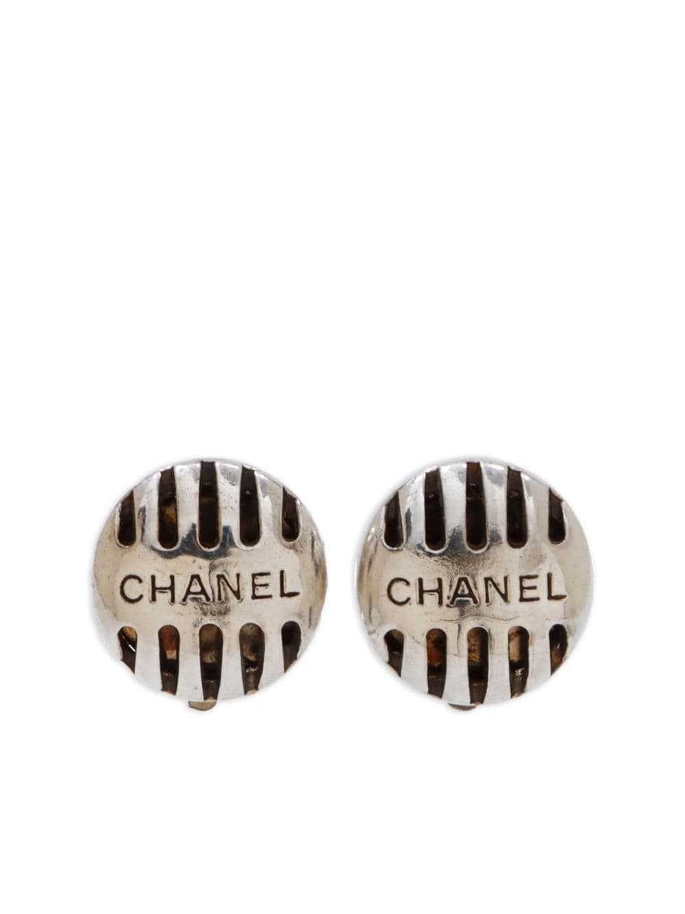 CHANEL Pre-Owned 1999 logo-engraved button clip-o… - image 1