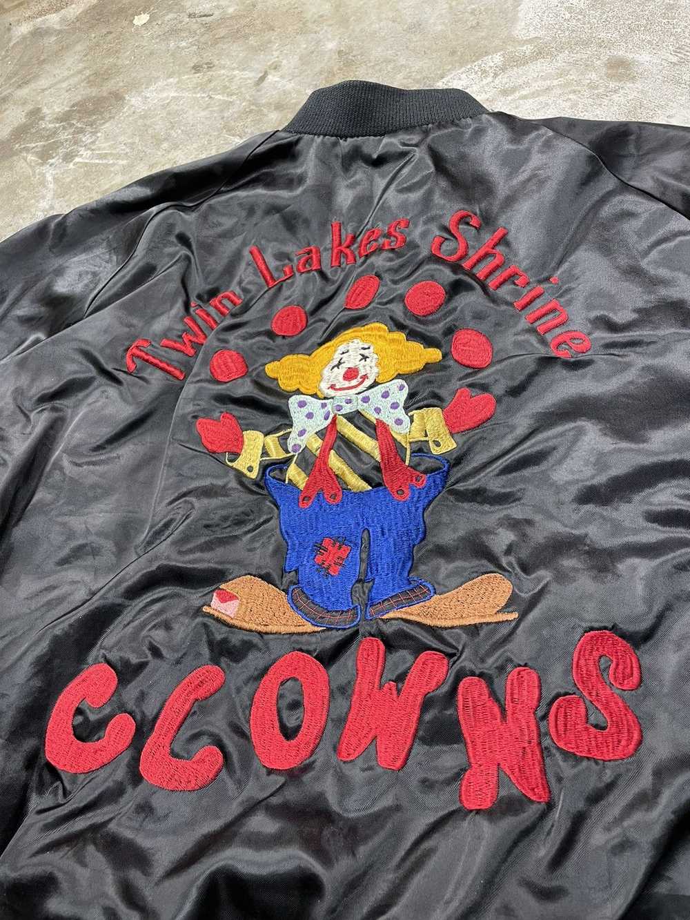 Art × Vintage 80’s Chain Stitch Clowns Satin Bomb… - image 1