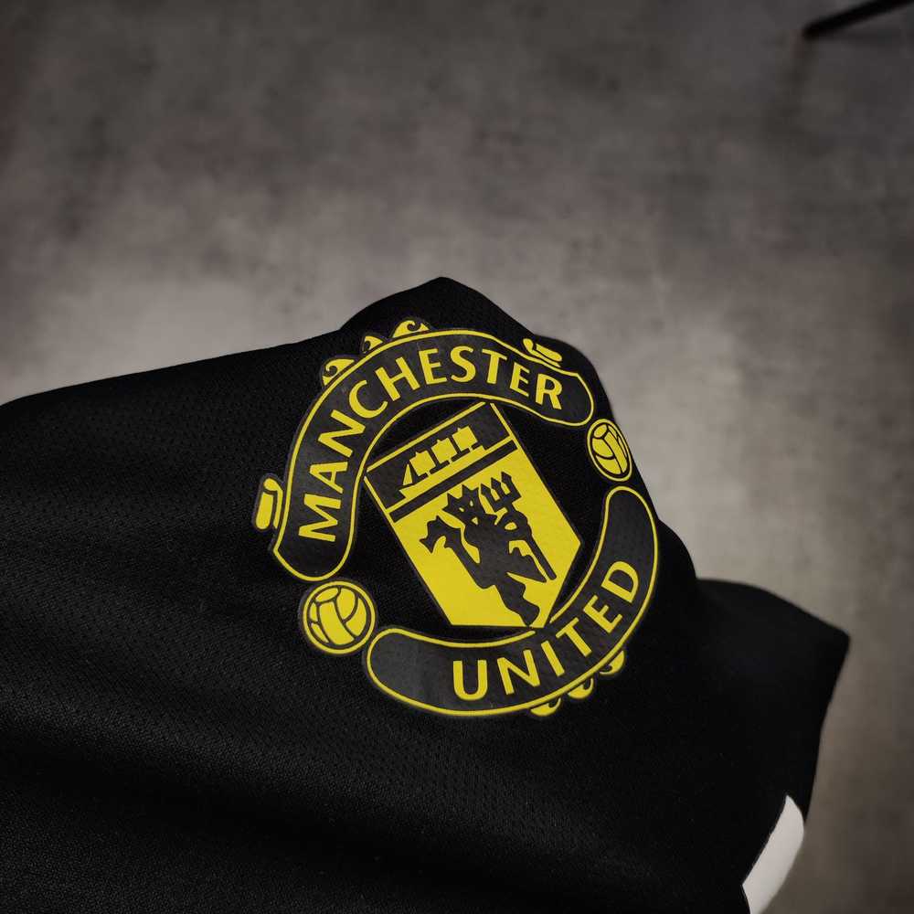 Manchester United × Rare × Soccer Jersey RARE Adi… - image 5