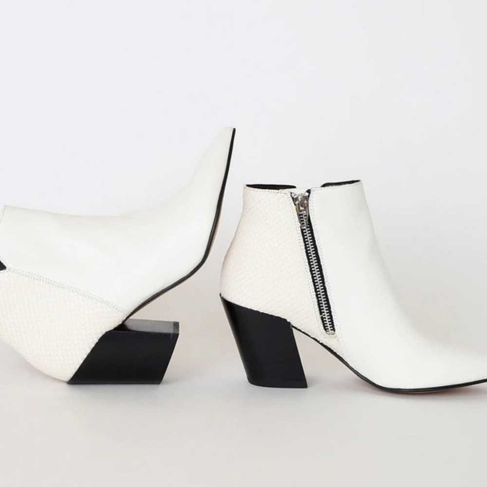 LIKE NEW!  Dolce Vita Aden White Leather Pointed … - image 1