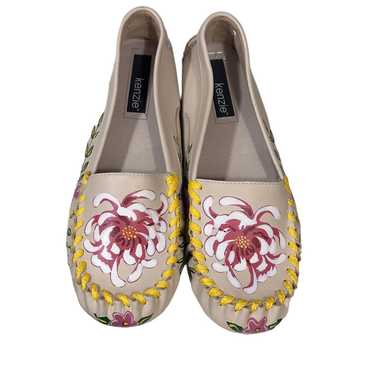 NWOT KENZIE Leather Doony Flats Painted Flowers Wh