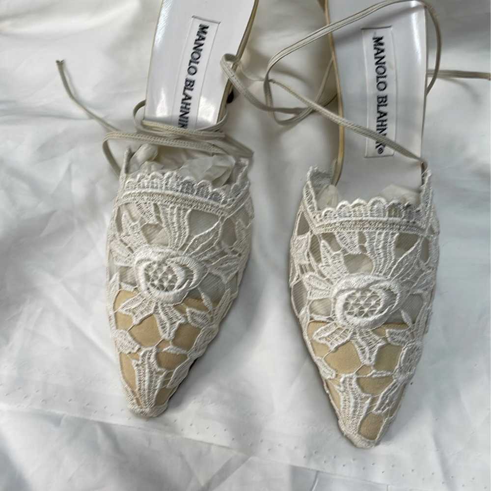 manolo blahnik wrapped white heel pumps - image 2