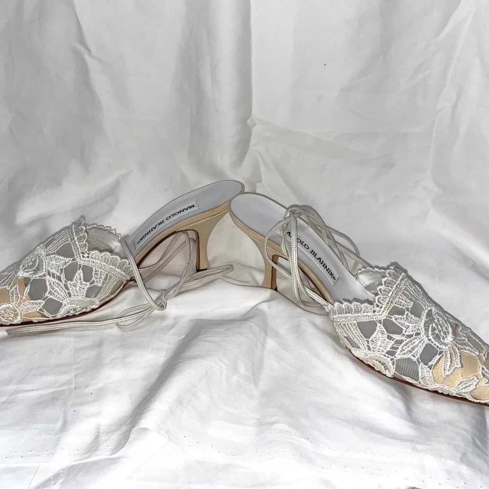 manolo blahnik wrapped white heel pumps - image 8