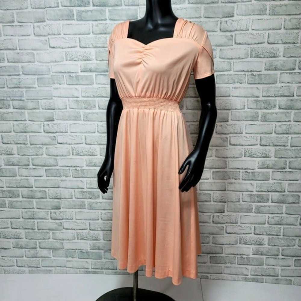 Vintage 70s Peach Orange Short Sleeve Smocked Wai… - image 4