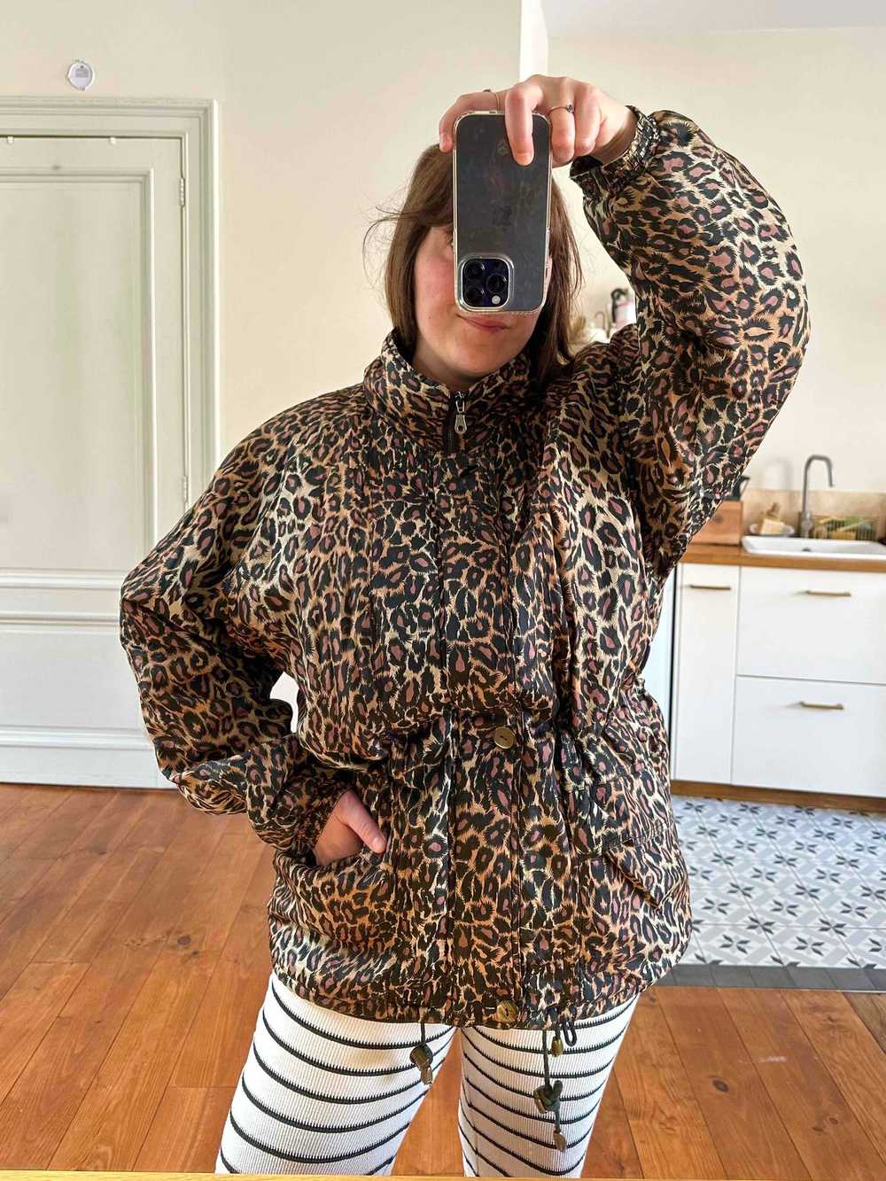 Leopard silk down jacket - image 3