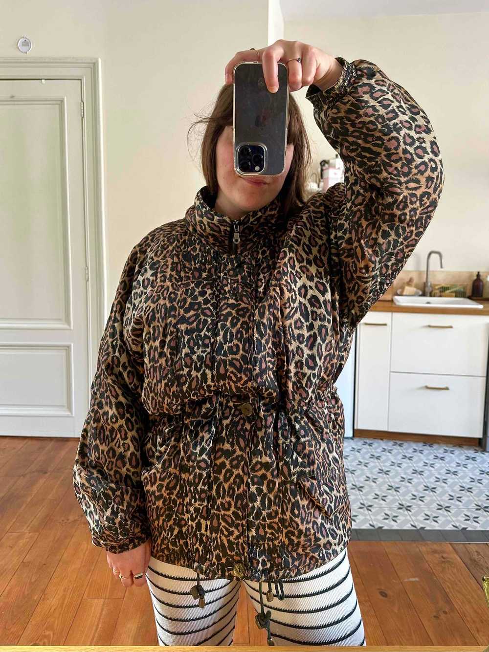 Leopard silk down jacket - image 4