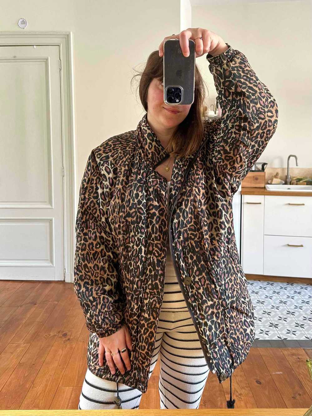 Leopard silk down jacket - image 5