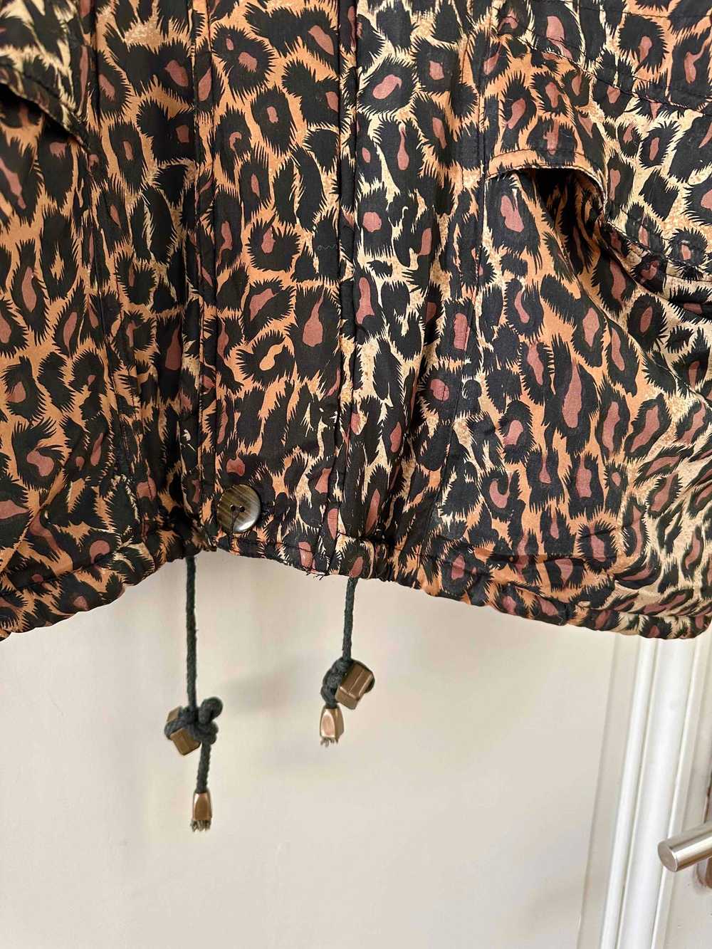Leopard silk down jacket - image 7