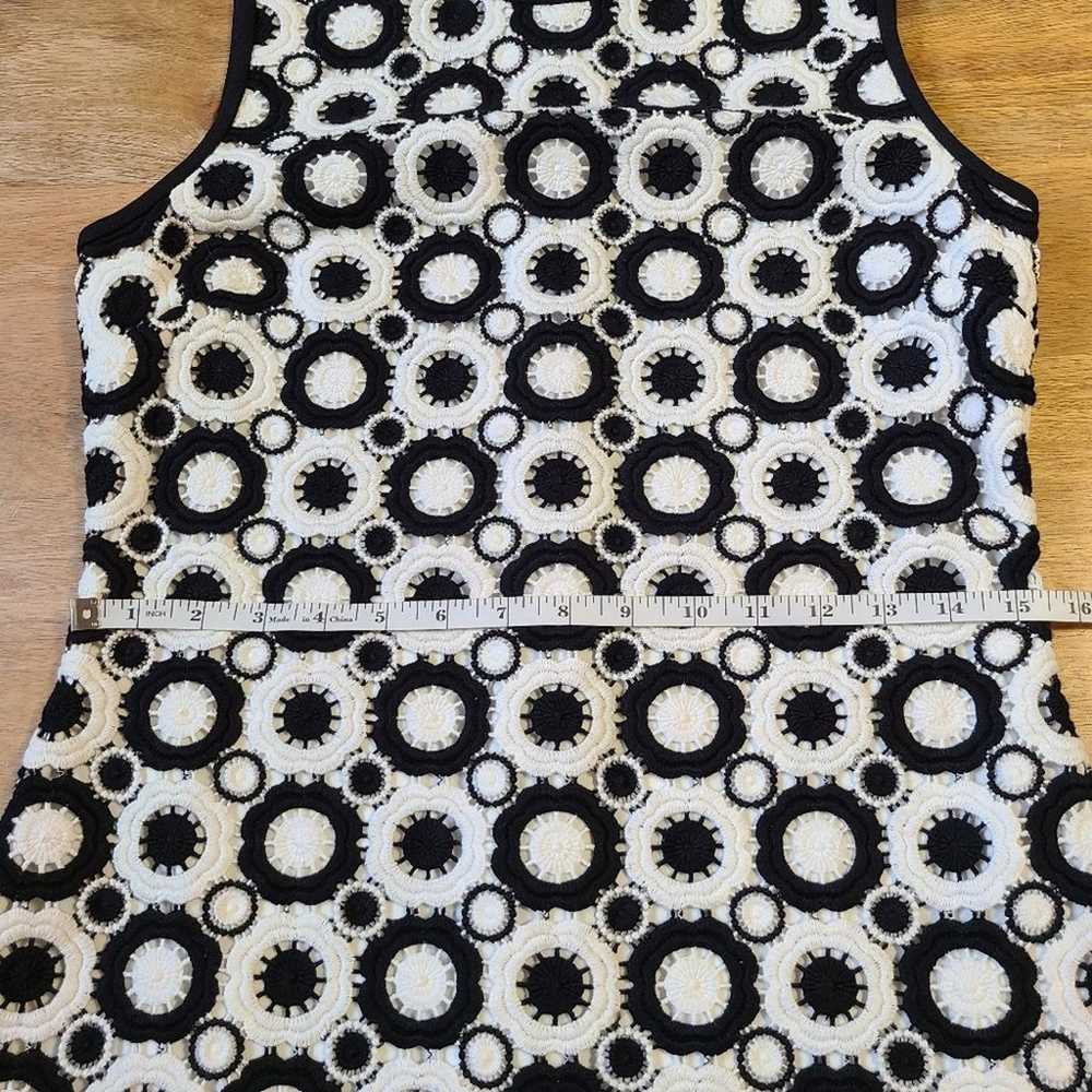 Kate Spade Crochet Circle Sheath Dress Size 4 B/W - image 10