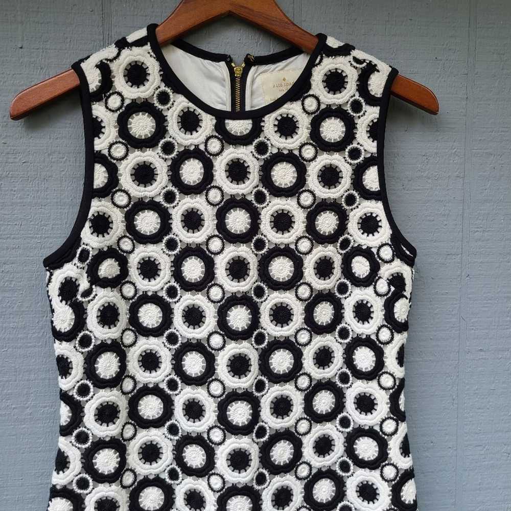 Kate Spade Crochet Circle Sheath Dress Size 4 B/W - image 3