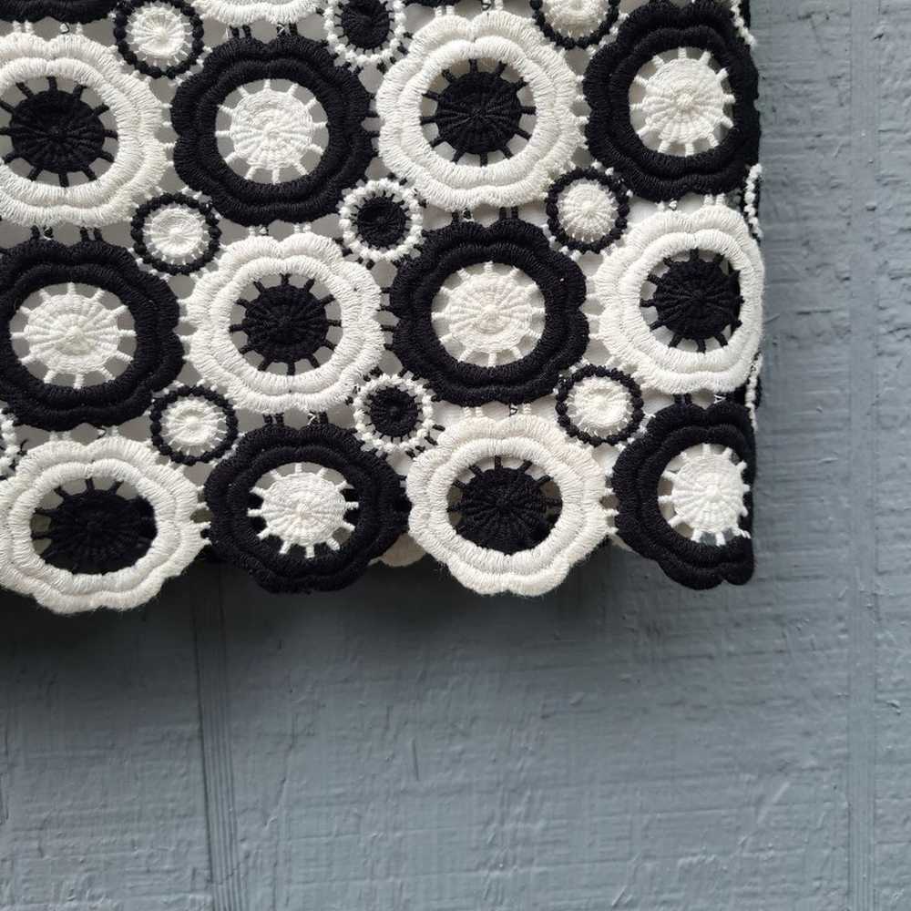 Kate Spade Crochet Circle Sheath Dress Size 4 B/W - image 5