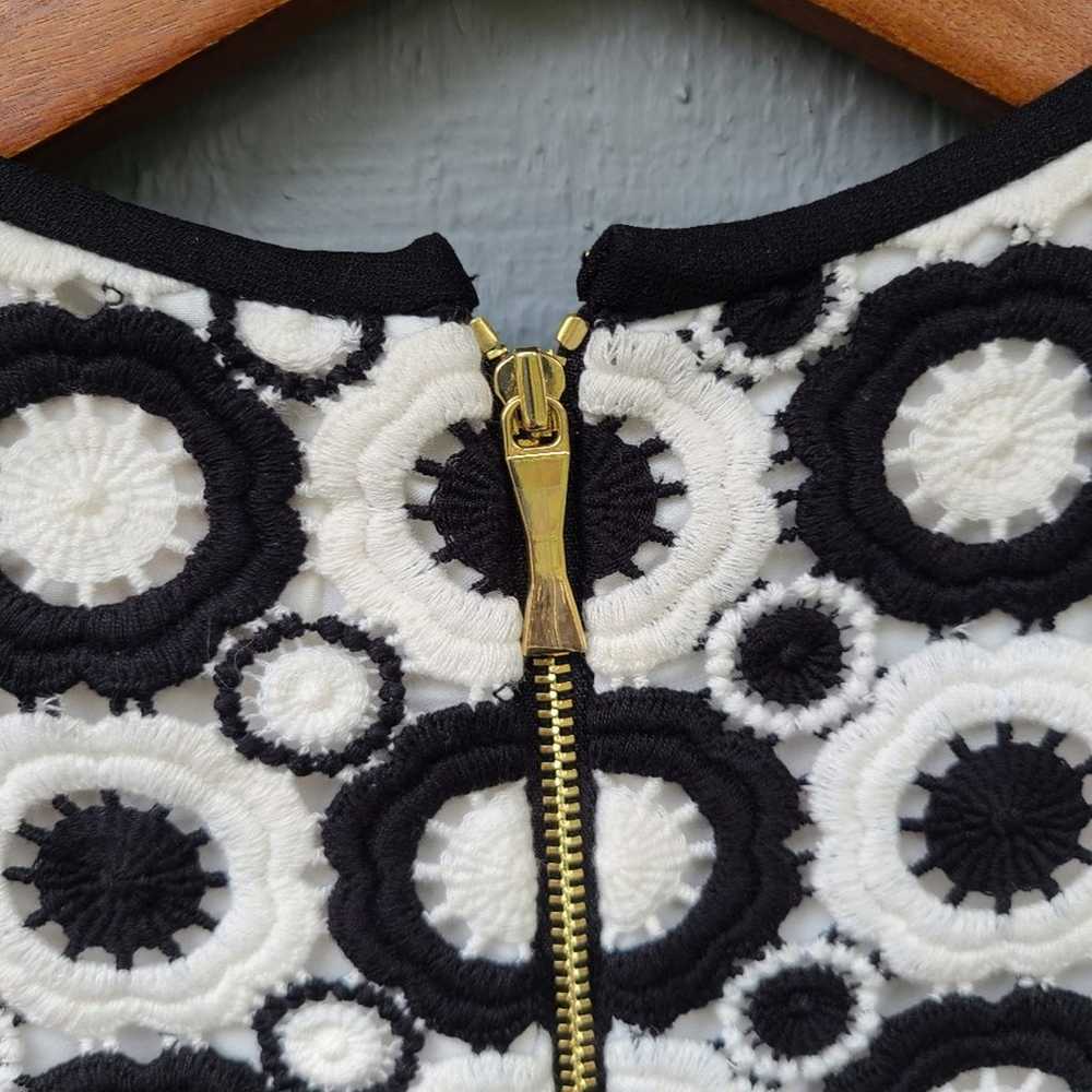 Kate Spade Crochet Circle Sheath Dress Size 4 B/W - image 6