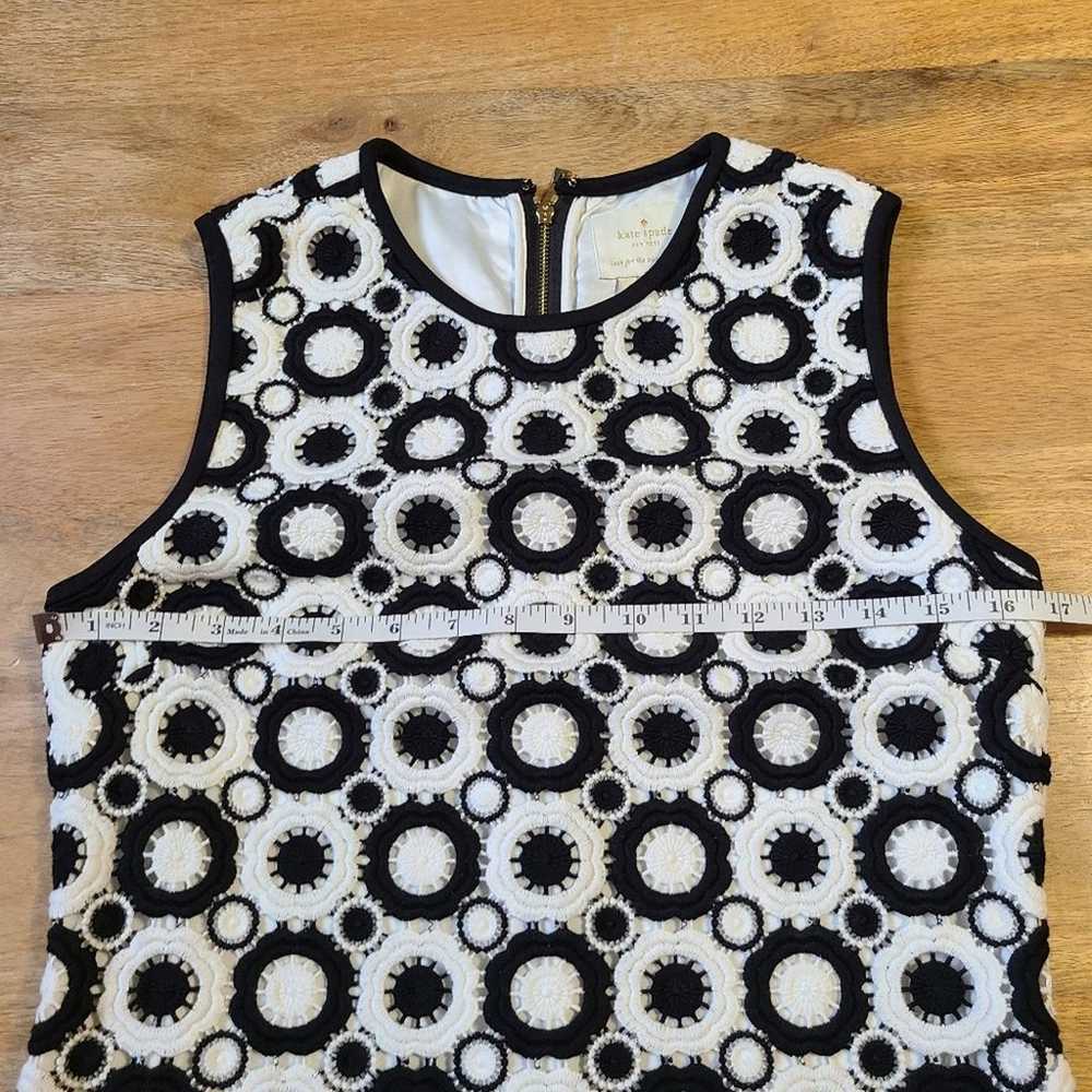 Kate Spade Crochet Circle Sheath Dress Size 4 B/W - image 9