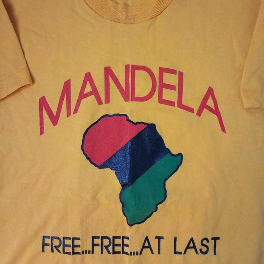Vintage 80s Nelson Mandela Free At Last T-Shirt - image 1