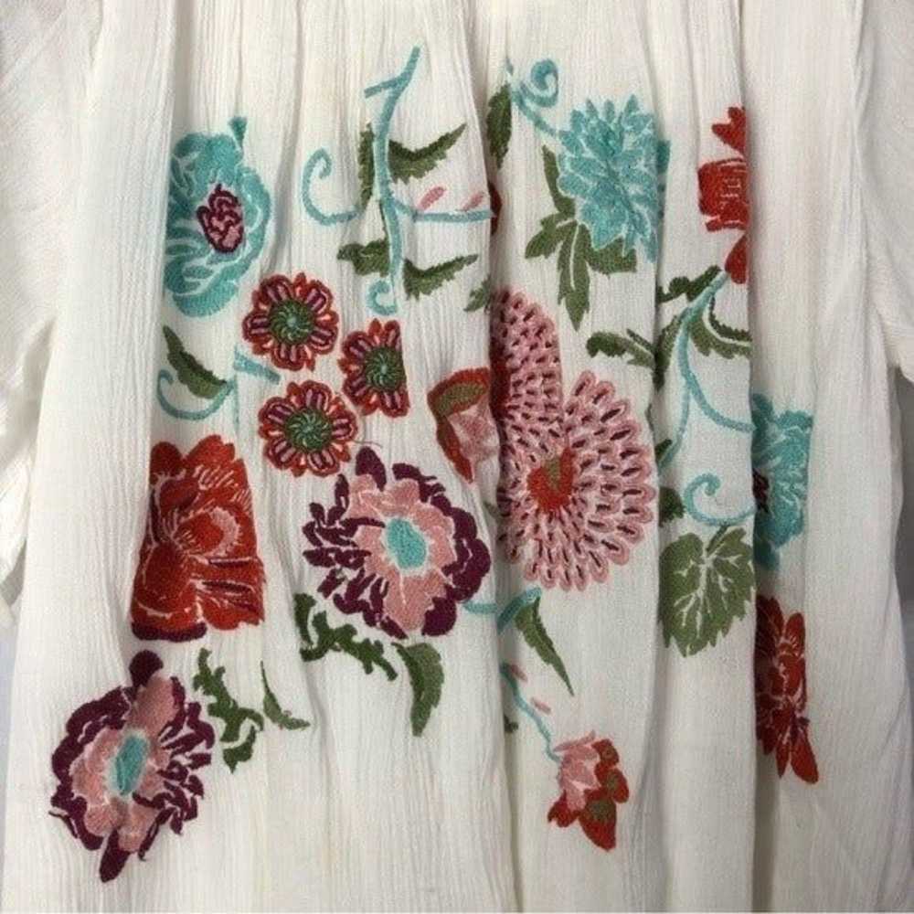 Sundance White Floral Embroidered Short Sleeve Bl… - image 5