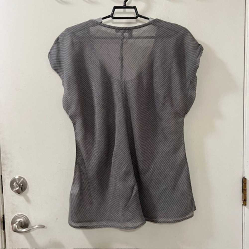 Eileen Fisher Gray Scoop Neck Linen Short Sleeve … - image 7