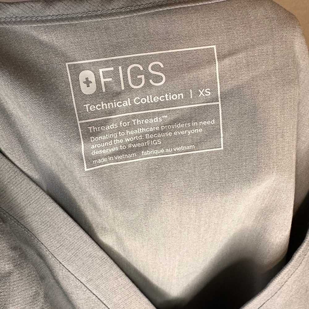 FIG Clothing Casma Three-Pocket Scrub Top in spac… - image 5