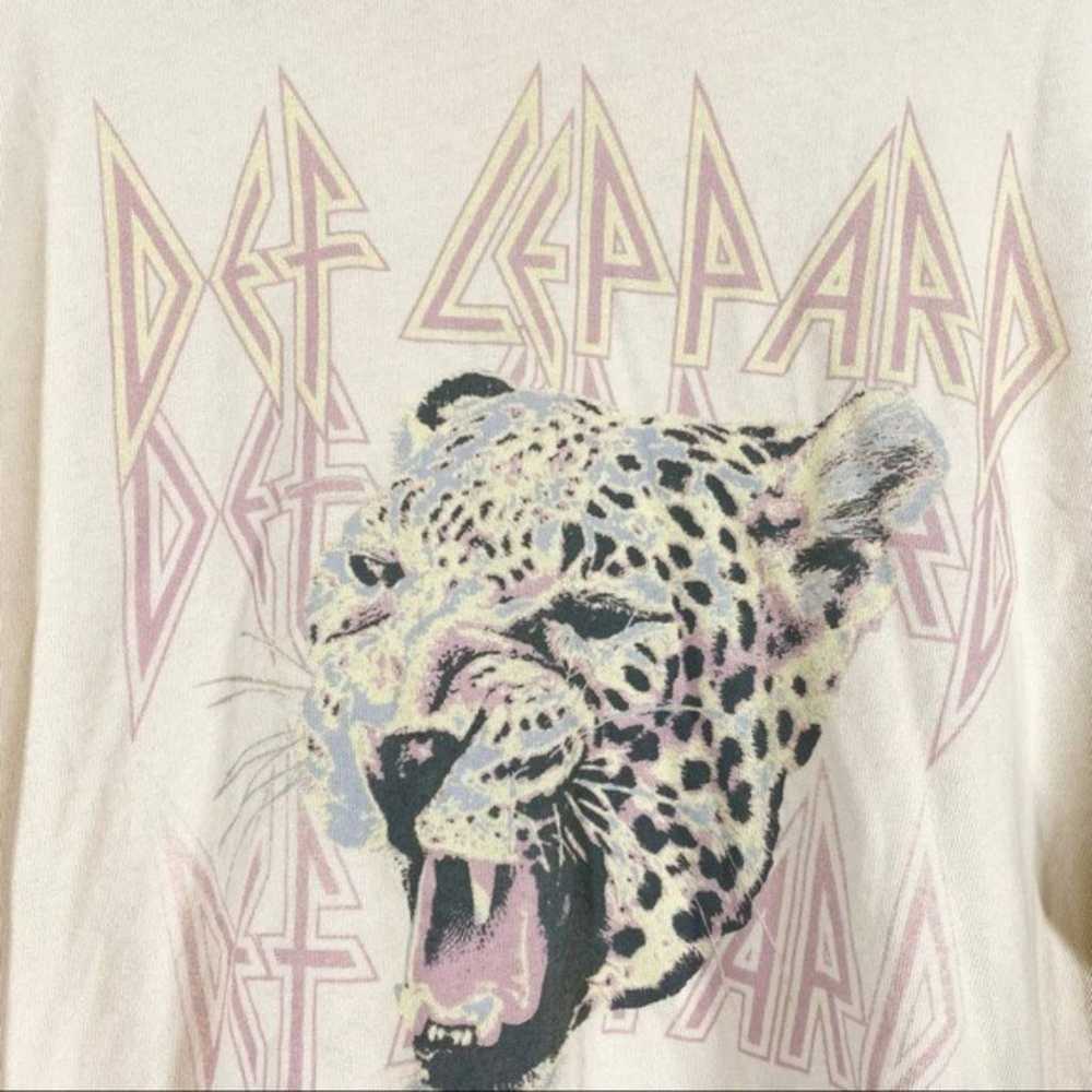 DAYDREAMER NWOT Def Leppard Stacked Crop Band Tee… - image 3