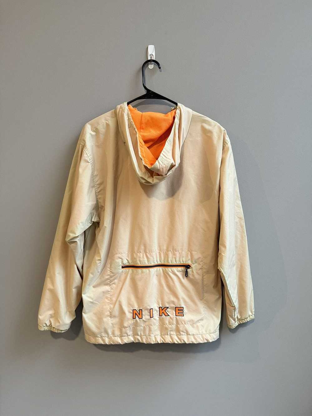 Nike × Vintage Vintage Tan Nike Windbreaker - image 3