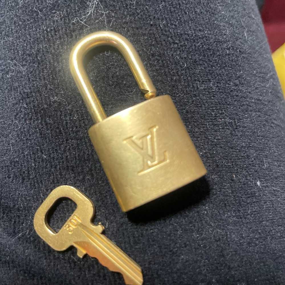 ✅ Authentic Louis Vuitton lock and key #301 /char… - image 2