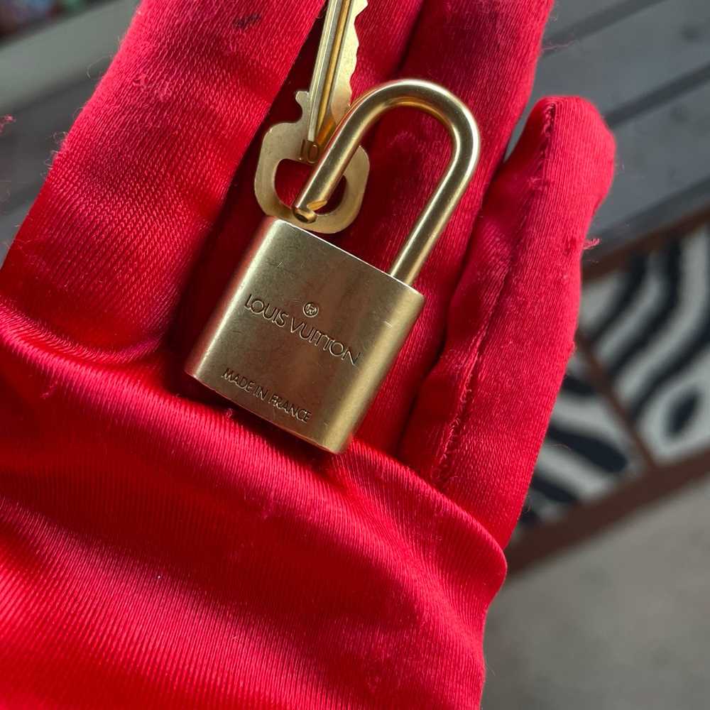 ✅ Authentic Louis Vuitton lock and key #301 /char… - image 3
