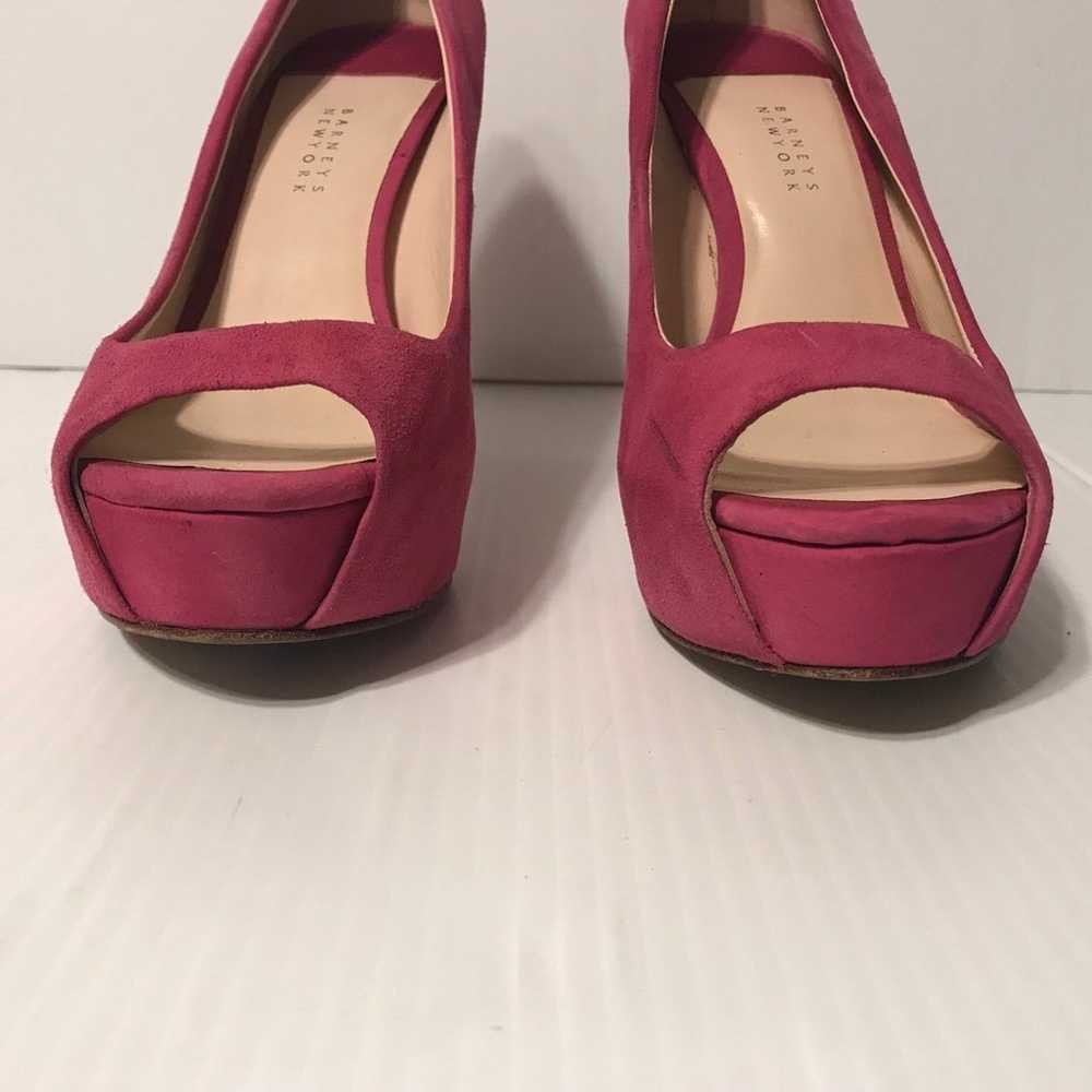 BARNEYS New York magenta suede platform heels pee… - image 5