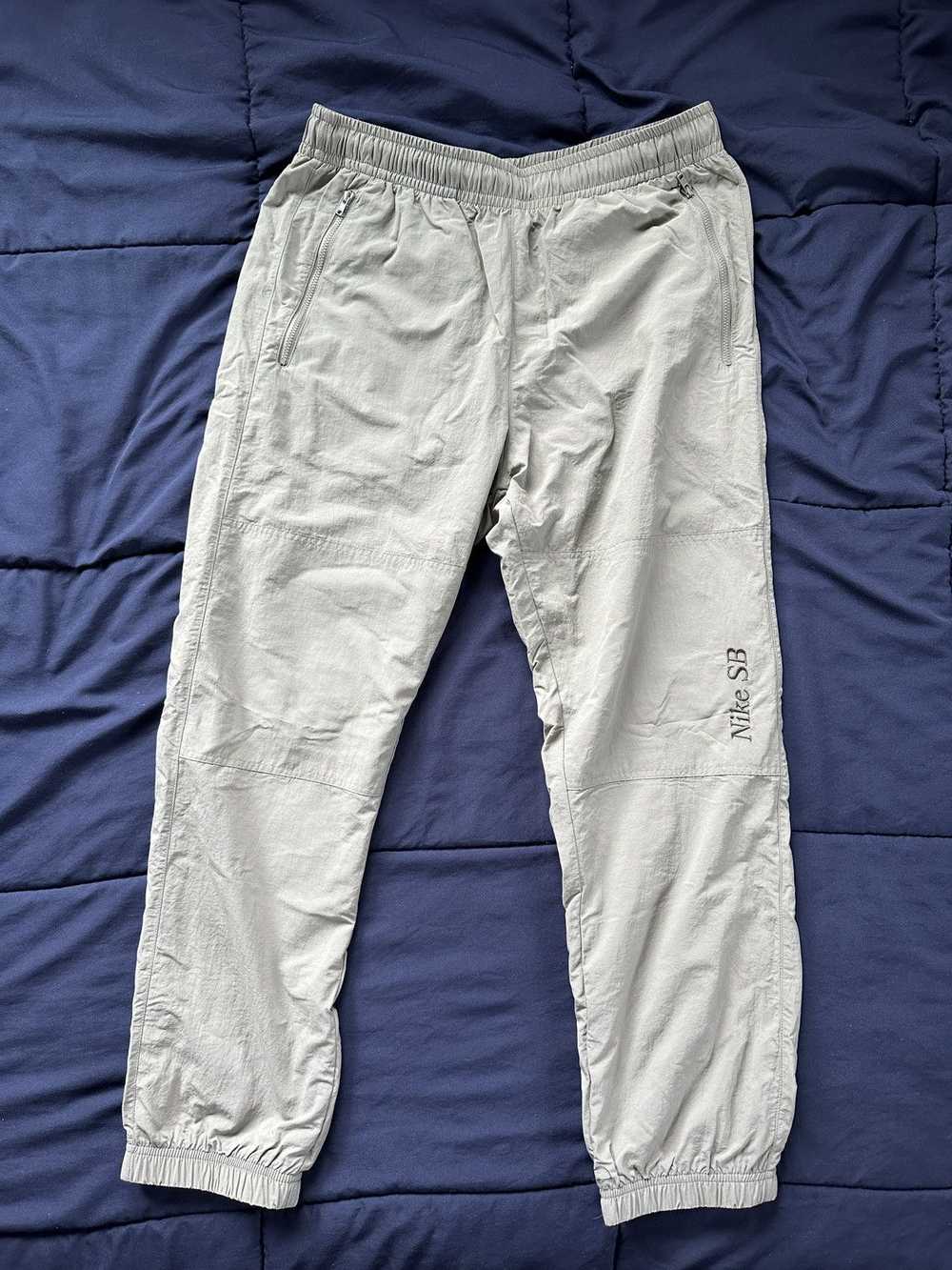 Nike Nike sb Pants sz small - image 1