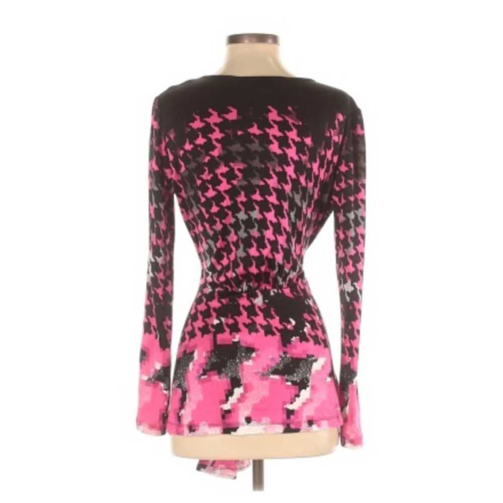 Etcetera pink and black geometric silk wrap top - image 2