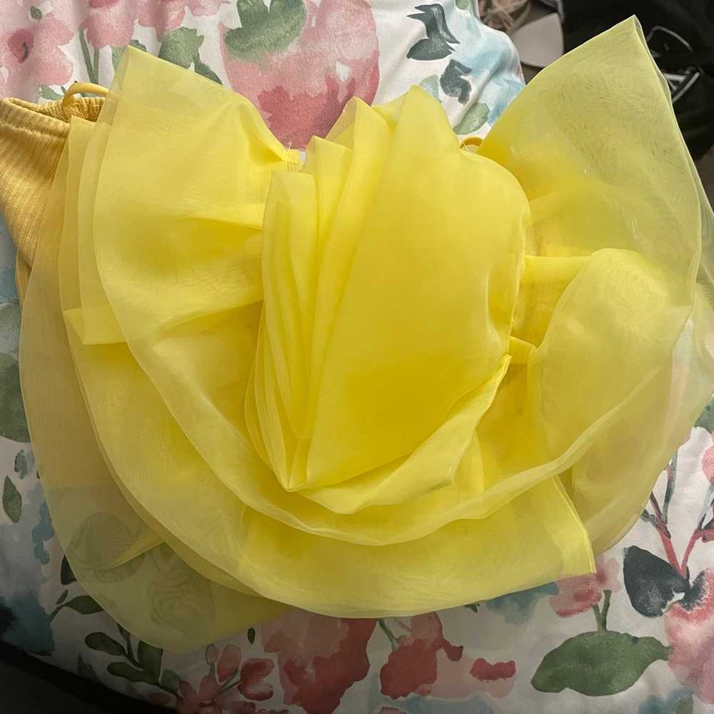 NWOT Boutique yellow organza flower top. Size Med… - image 6