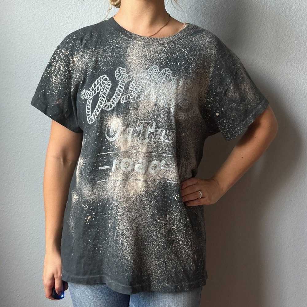 Daydreamer Willie Nelson On The Road Tour Tee in … - image 1
