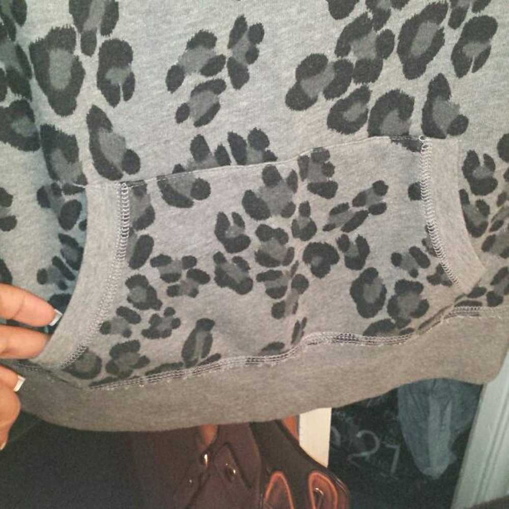 Leopard print sweat shirt - image 3