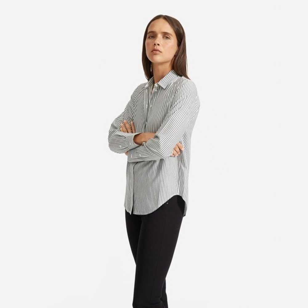 EVERLANE The Silky Cotton Relaxed Shirt in Grey/ … - image 3