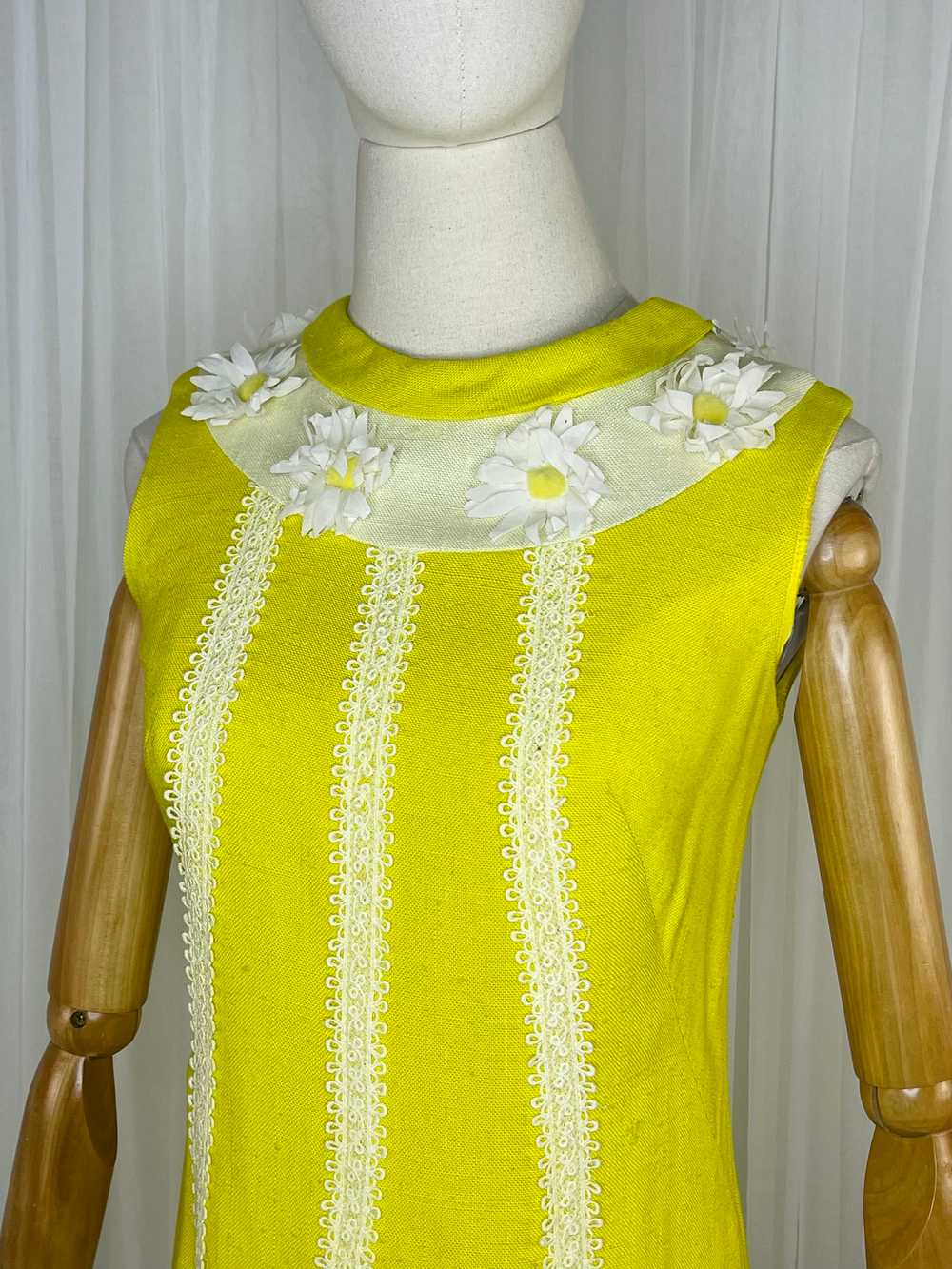 1960s yellow linen daisey dress - image 5