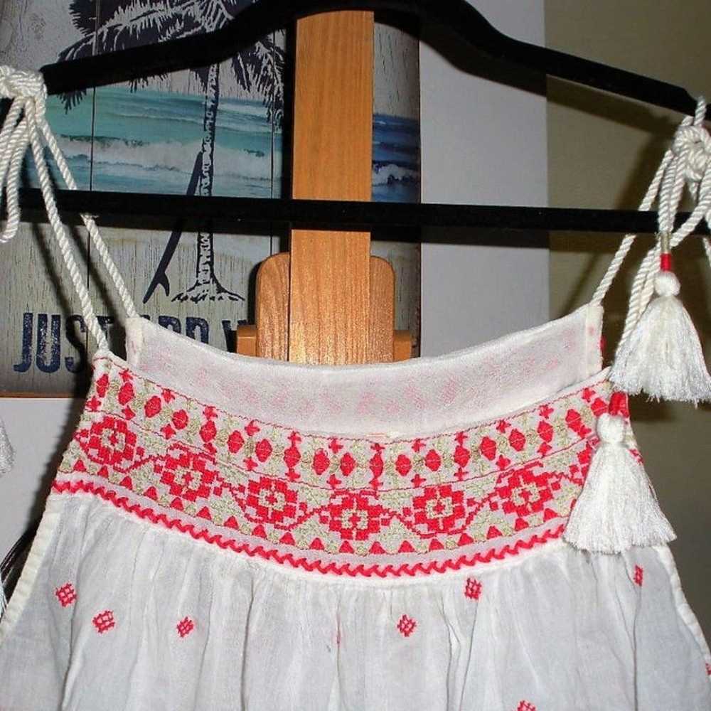 Free People white w/ red embroidery crop top SZ L - image 3